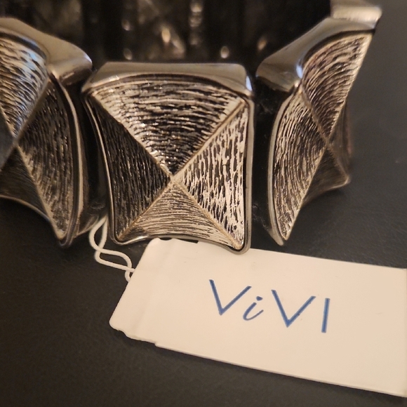 NWT ViVi Women's Vintage Silvertone Rustic Bold Geometric Stretch Bracelet - Picture 2 of 7